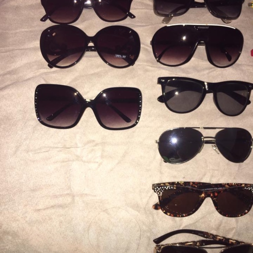 Sunglasses - Picture 3 of 4